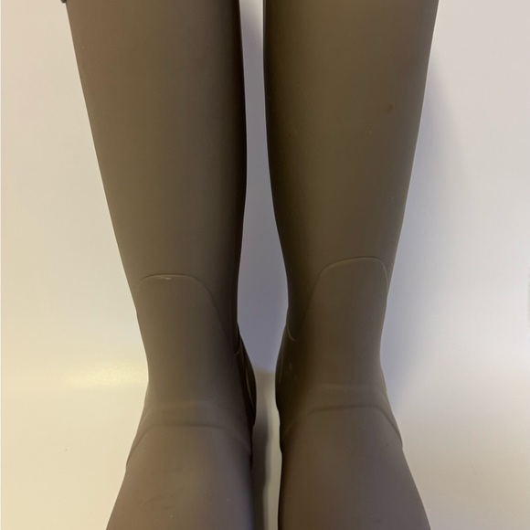 Hunter Shoes - HUNTER • BOOTS
Women • Size US 7 • Excellent condition